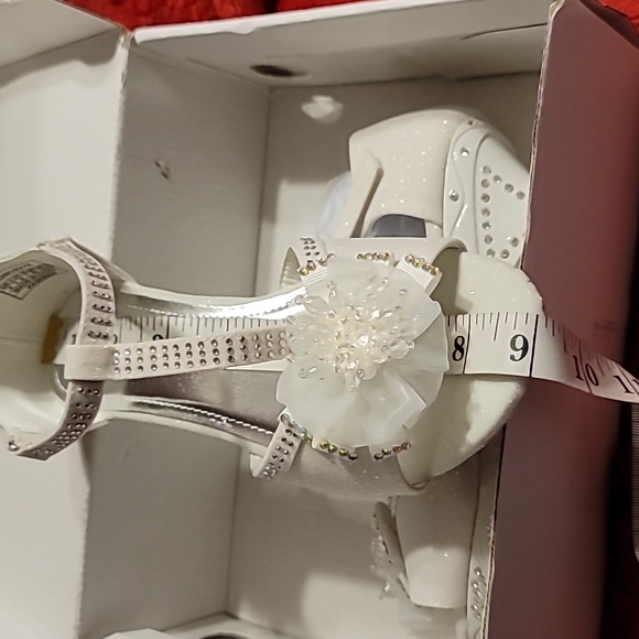 NIB DREAM PAIRS GIRLS SANDALS LOW HEEL DRESS PUMP ANKLE T STRAP FLOWER SHOES - Picture 9 of 10